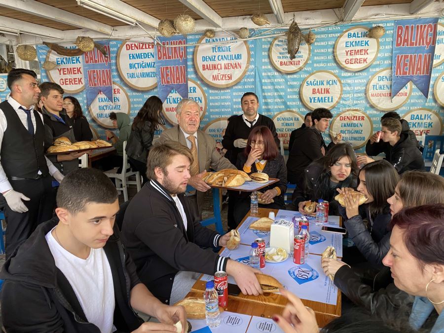 Öğrenciler ara tatile balık yiyerek girdi