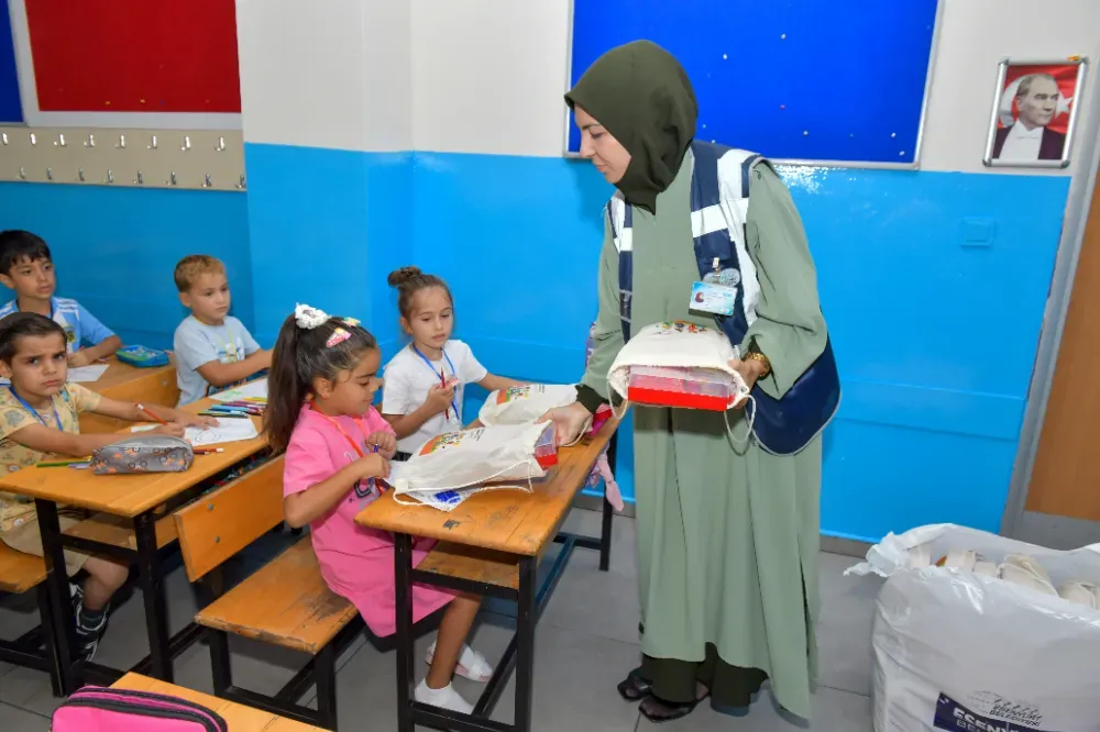 26 Bin Öğrenciye Kırtasiye Seti Dağıtıldı