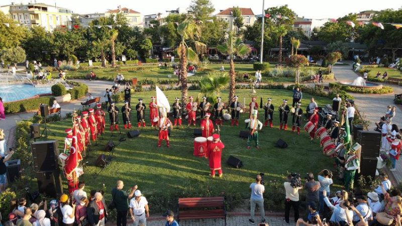 64 ülkenin gençleri dünyaya sevgi ve barış çağrısı yaptı