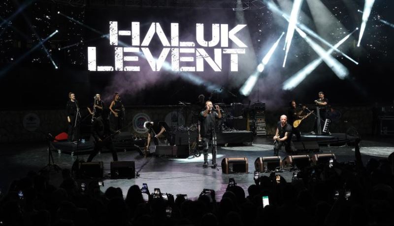 Haluk Levent’e çocuk sesleri korosu eşlik etti