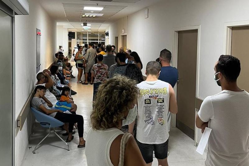 Kuşadası’nda hastanede uzun kuyruklar oluştu