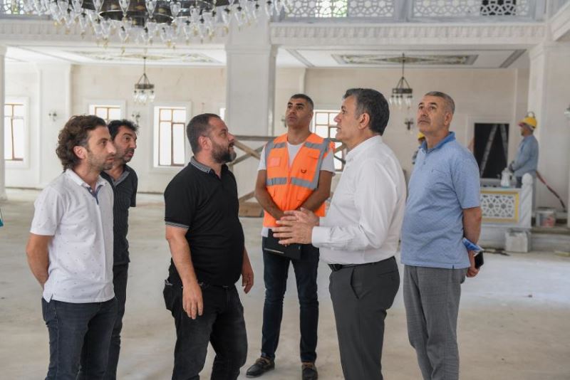 BAŞKAN BOZKURT, CAMİ İNŞAATINI İNCELEDİ