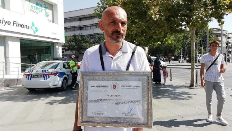 AKP’li belediyede mobbing iddiası: İstifa etti, şehir merkezinde böyle dolaştı