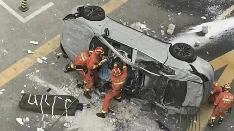 Çin malı elektrikli otomobil üçüncü kattan düştü! Tesla katili mi yoksa güvenlik katili mi?